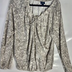 Daytrip Women's Black and White Paisley Blouse